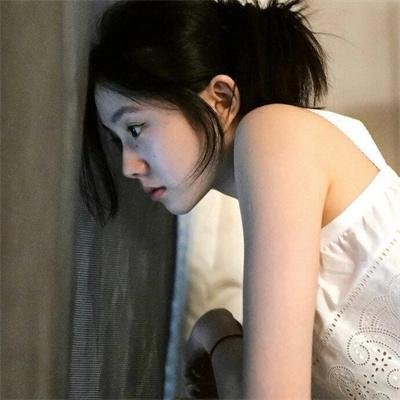 桃花含露又春风